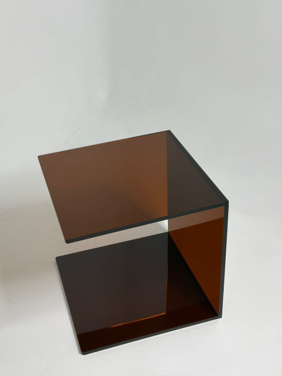 שולחן צד – דגם נוי (אקרילי חום)