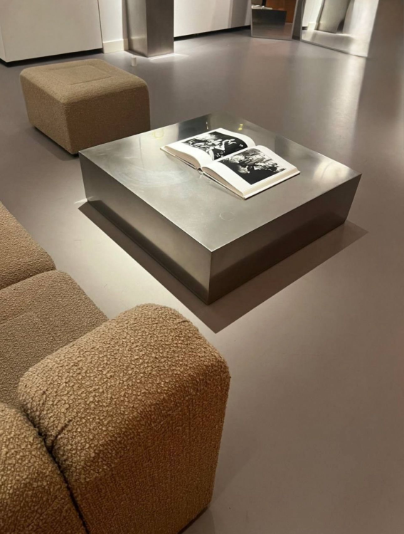 בלוק - Block שולחן סלון מנירוסטה